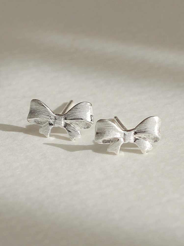 [*당일] 925 silver sandy ribbon earring (무광)